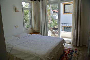 Hideaway Hotel