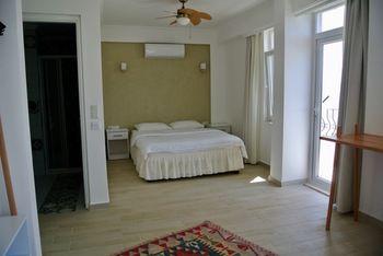 Hideaway Hotel