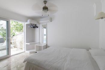 Hideaway Hotel