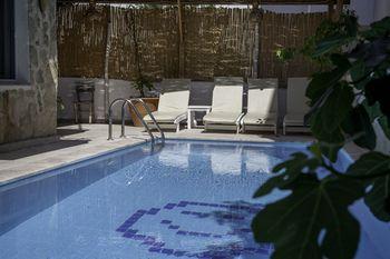 Hideaway Hotel
