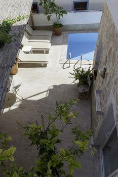 Hideaway Hotel