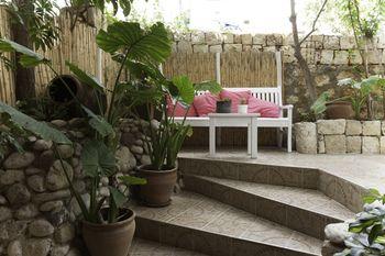 Hideaway Hotel