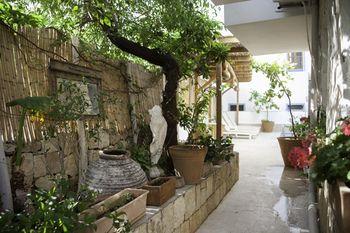 Hideaway Hotel