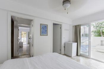 Hideaway Hotel