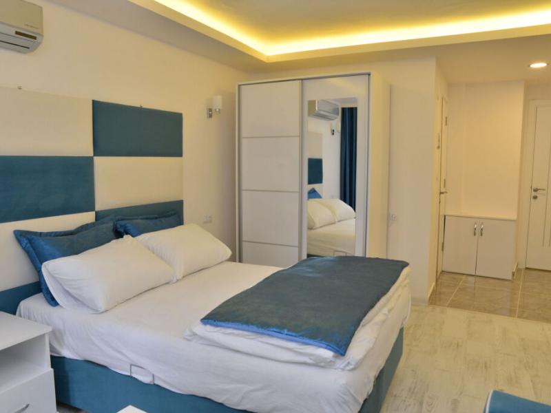 Deep Hotel