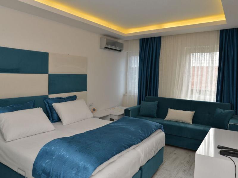 Deep Hotel