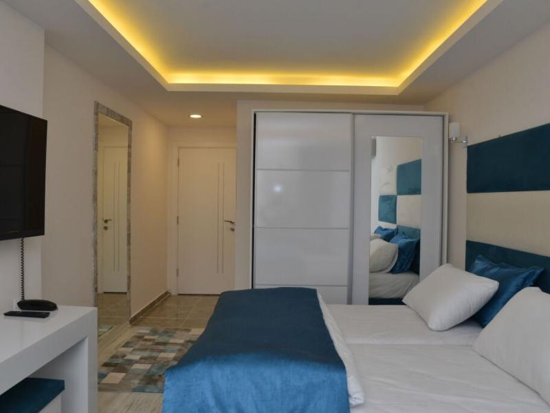 Deep Hotel
