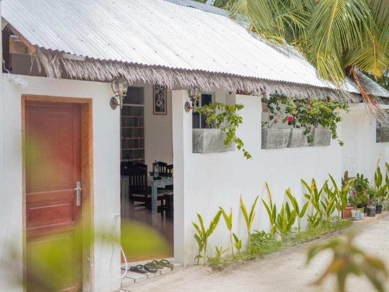 Fins Dive & Leisure Inn