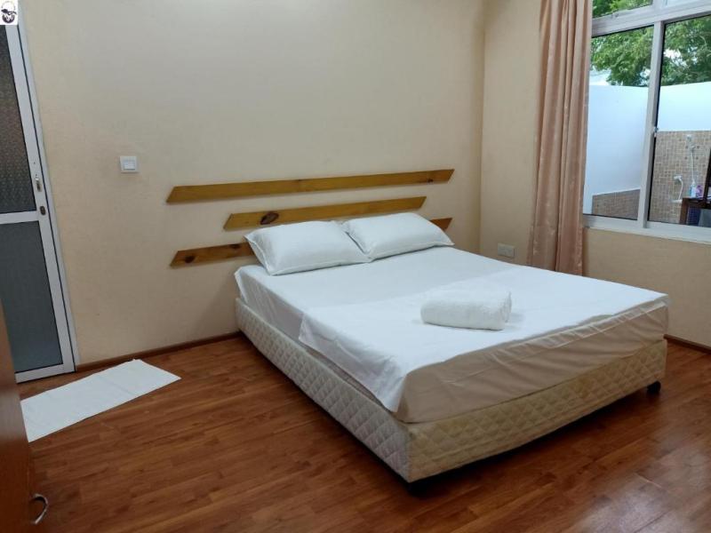 Fins Dive & Leisure Inn