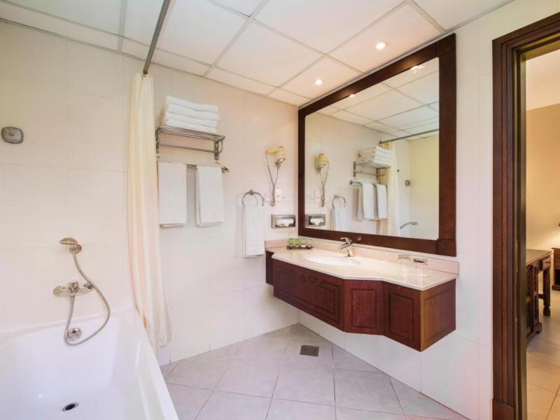 Al Hamra Village Hotel