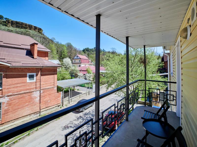 Нарзан Вест