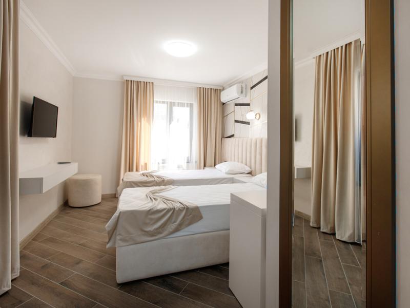 Театральный