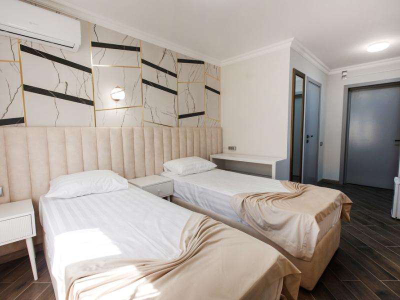 Театральный