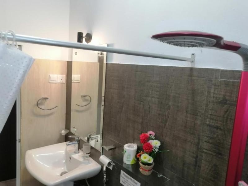 Le Petit Hotel & Restaurant