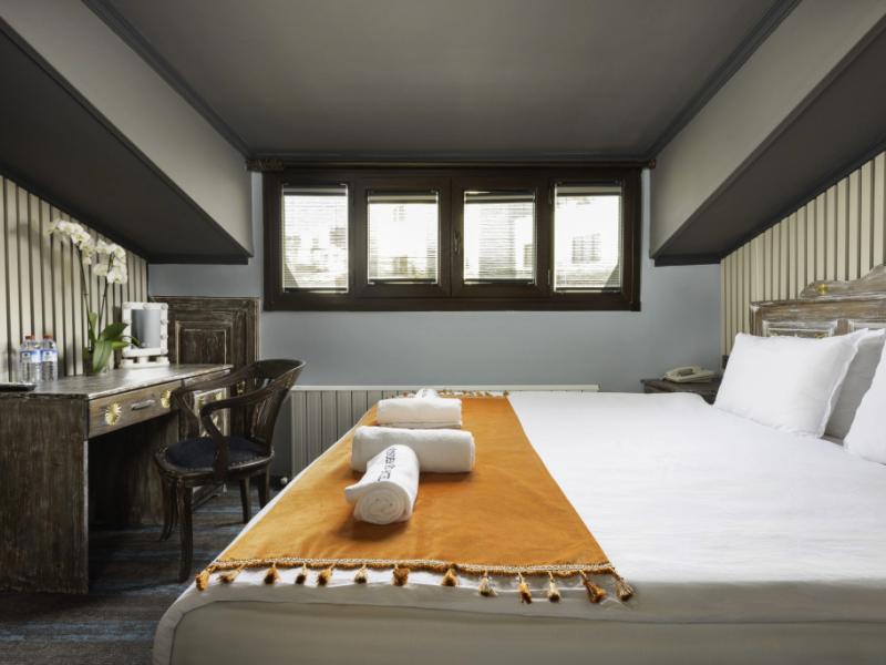 Wonder Wood Hotel