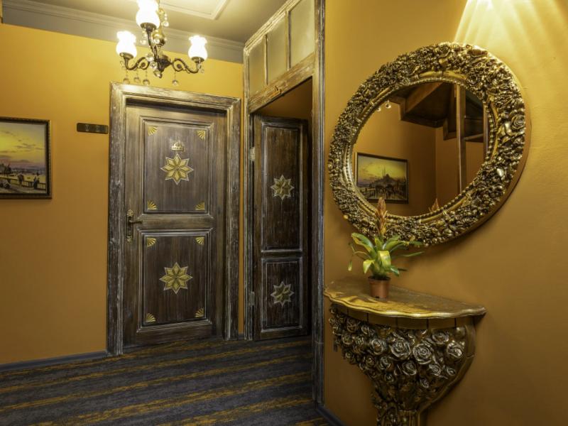 Wonder Wood Hotel
