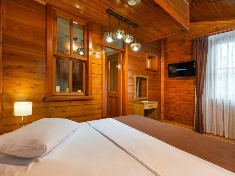 Wonder Wood Hotel