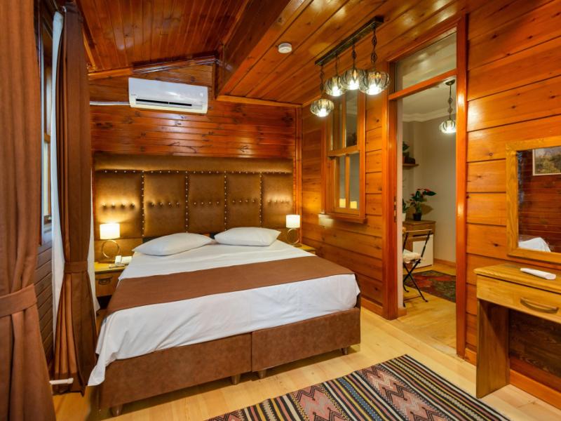 Wonder Wood Hotel