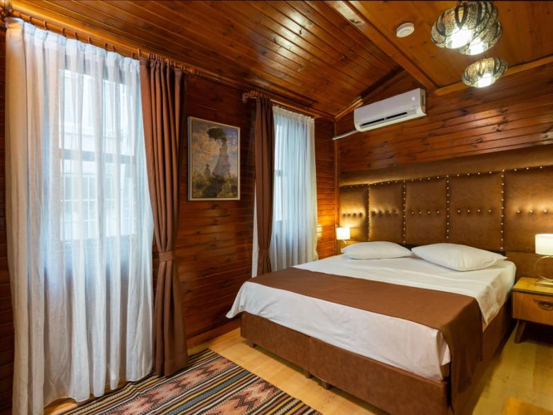 Wonder Wood Hotel
