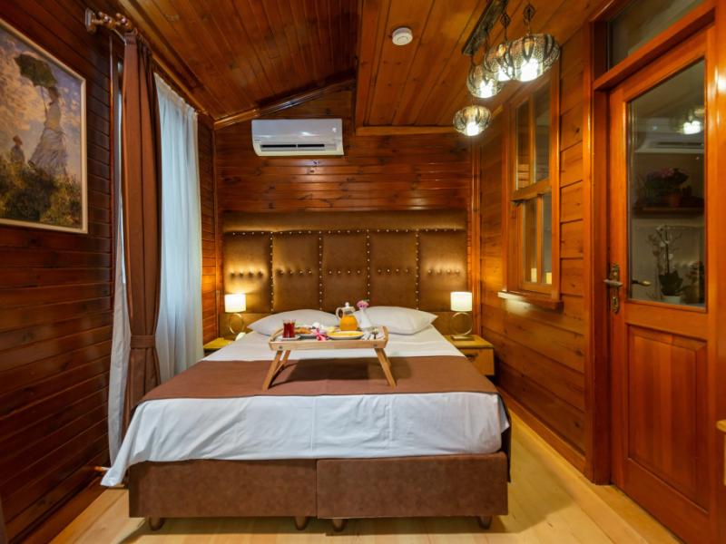 Wonder Wood Hotel