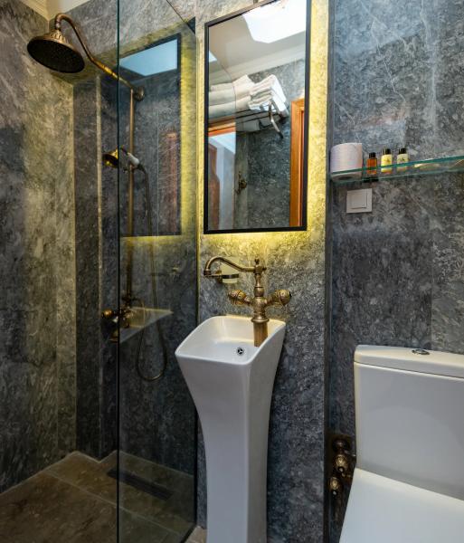 Wonder Wood Hotel