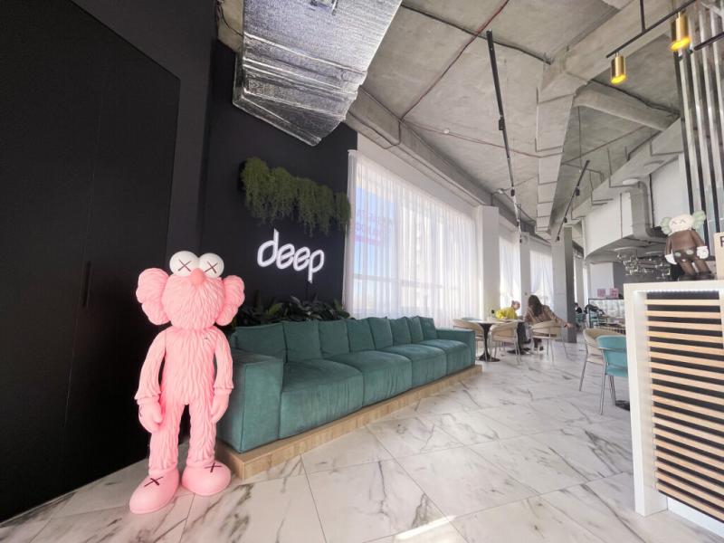 Deep Hotel
