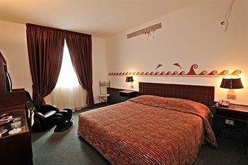 Etruscan Chocohotel
