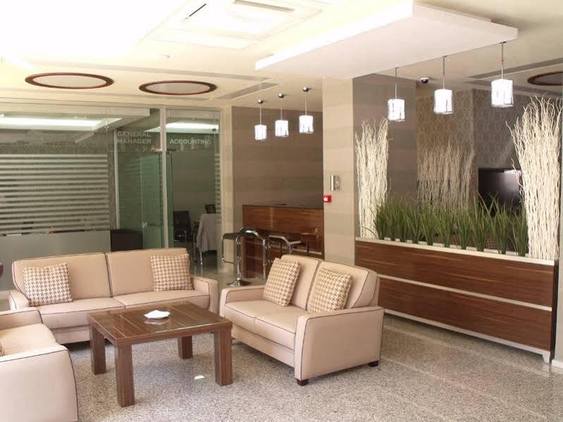 La Casa Hotel