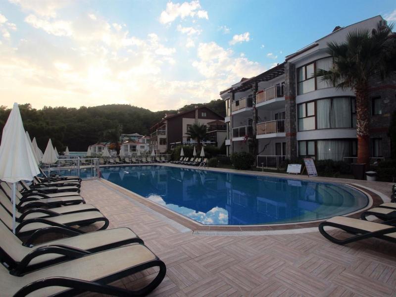 Sertil Deluxe Tropical Suites