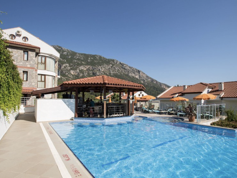 Sertil Deluxe Tropical Suites