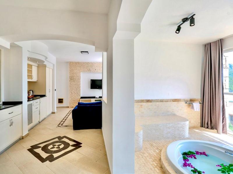 Sertil Deluxe Tropical Suites