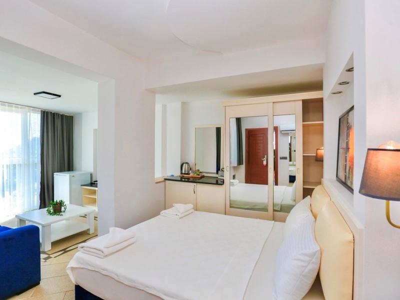 Sertil Deluxe Tropical Suites