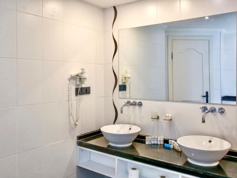 Sertil Deluxe Tropical Suites