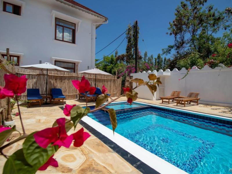 Sunny Palms Beach Bungalows