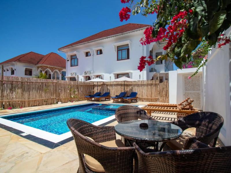 Sunny Palms Beach Bungalows