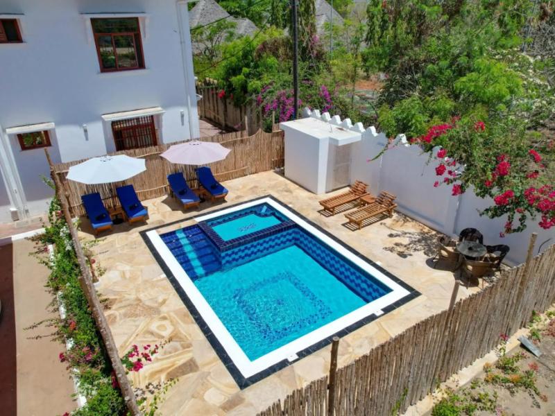 Sunny Palms Beach Bungalows