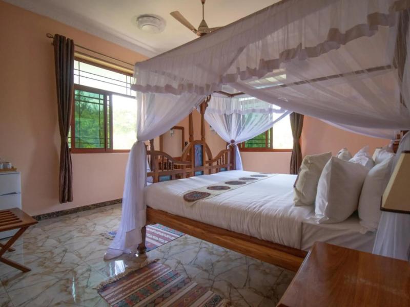 Sunny Palms Beach Bungalows