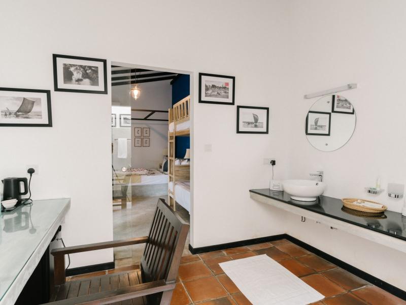 Parangi Weligama Bay