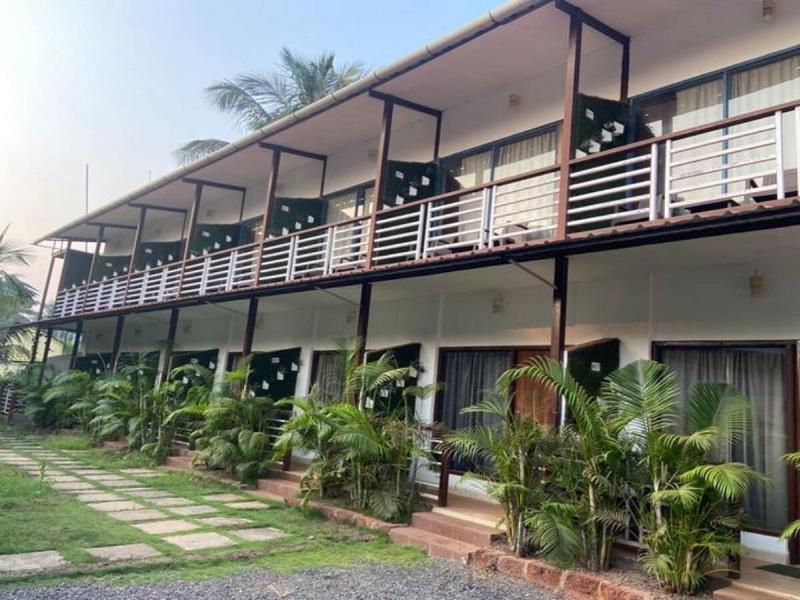 YogiTree Beach Resort & Cafe