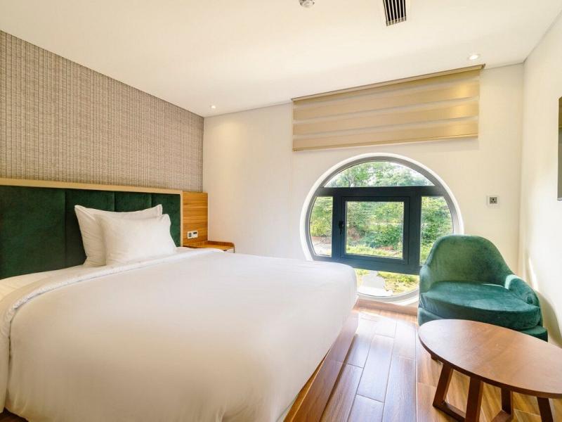 The Tahiti Beach Hotel