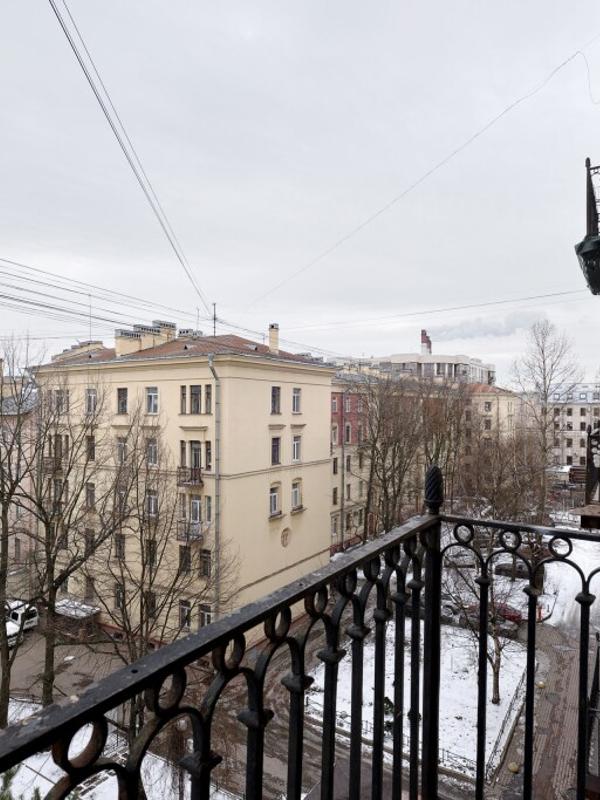 На Большом 76Б