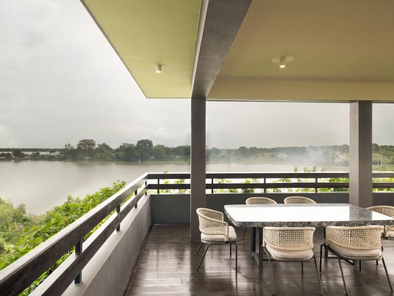 DoubleTree by Hilton Weerawila Rajawarna Resort