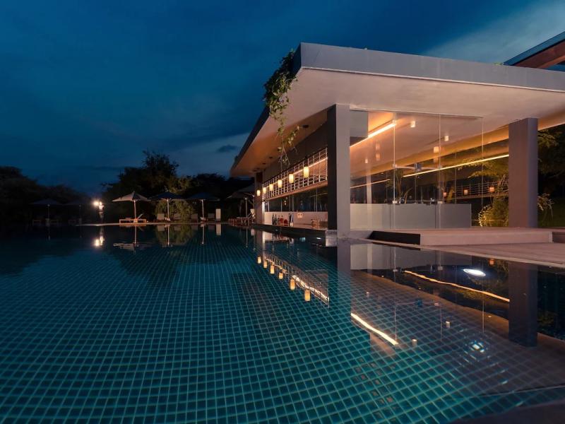 DoubleTree by Hilton Weerawila Rajawarna Resort