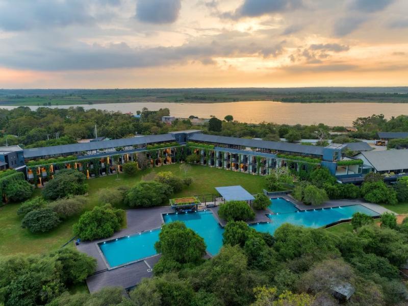 DoubleTree by Hilton Weerawila Rajawarna Resort