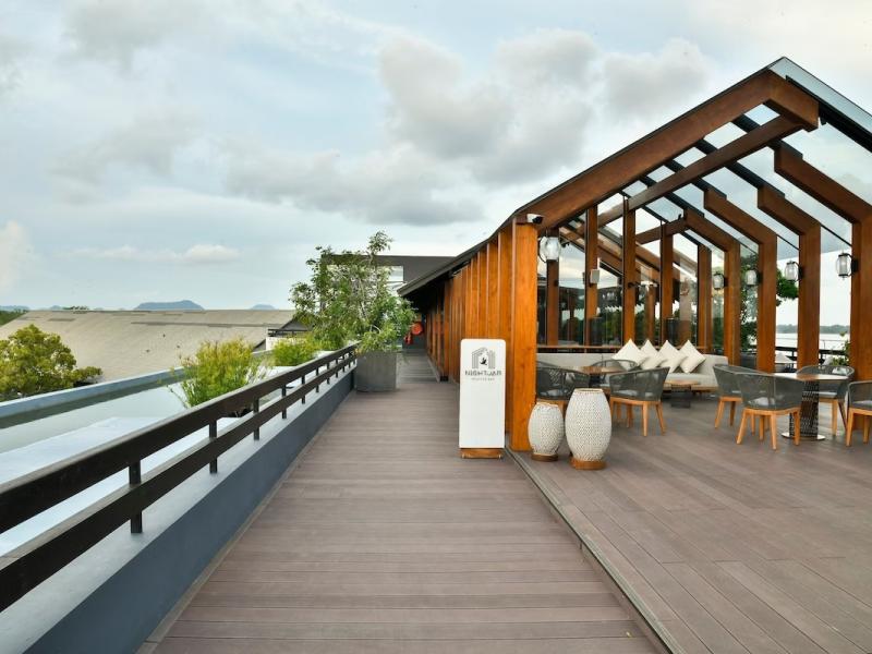 DoubleTree by Hilton Weerawila Rajawarna Resort