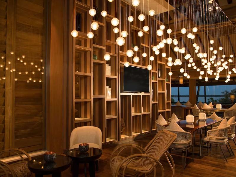 DoubleTree by Hilton Weerawila Rajawarna Resort