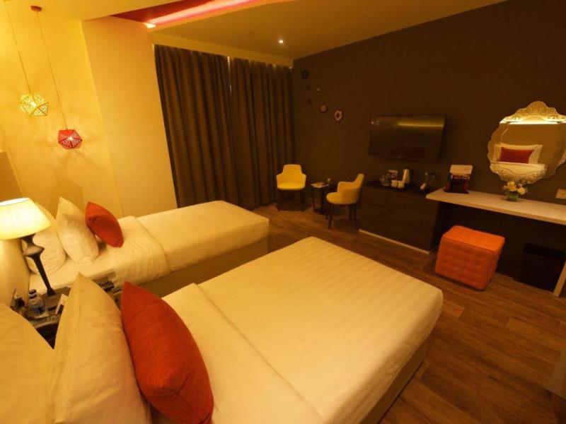 Carnelian by Glory Bower Hotels