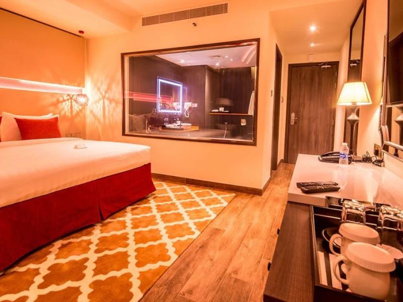 Carnelian by Glory Bower Hotels