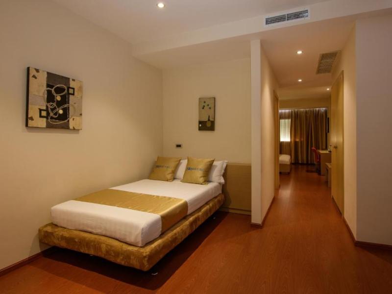 Sky 2 Hotel