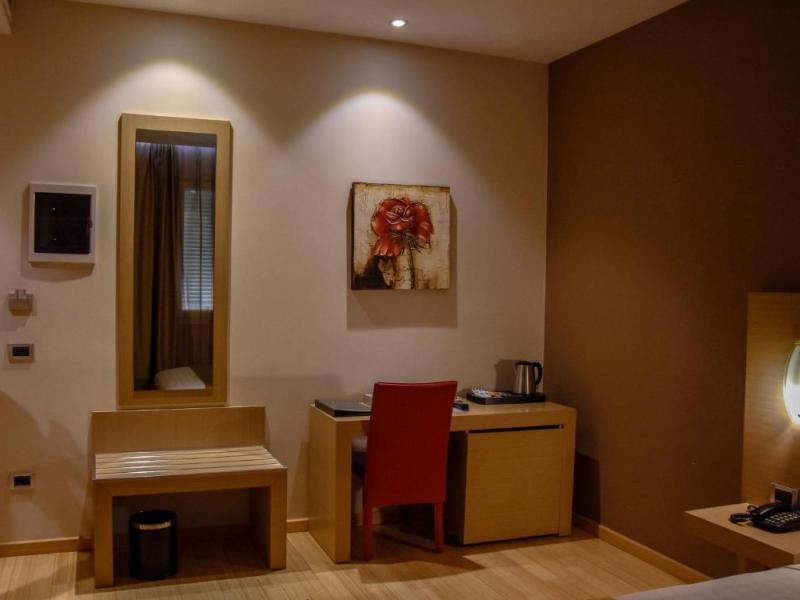 Sky 2 Hotel
